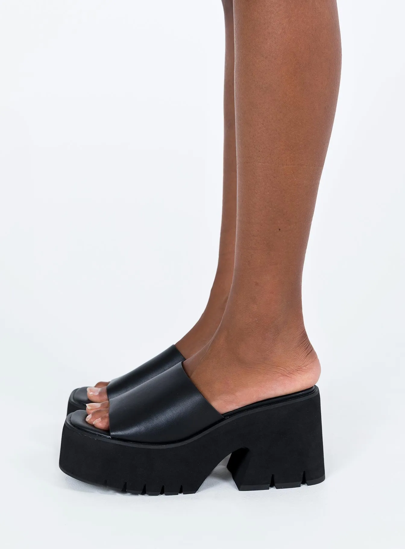 Black Alissen Platform Heels for Optimal Style