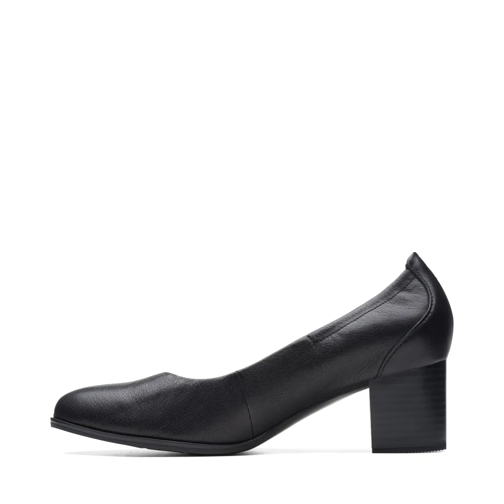 Clarks Women's Loken Step Leather Heeled Pump in Black