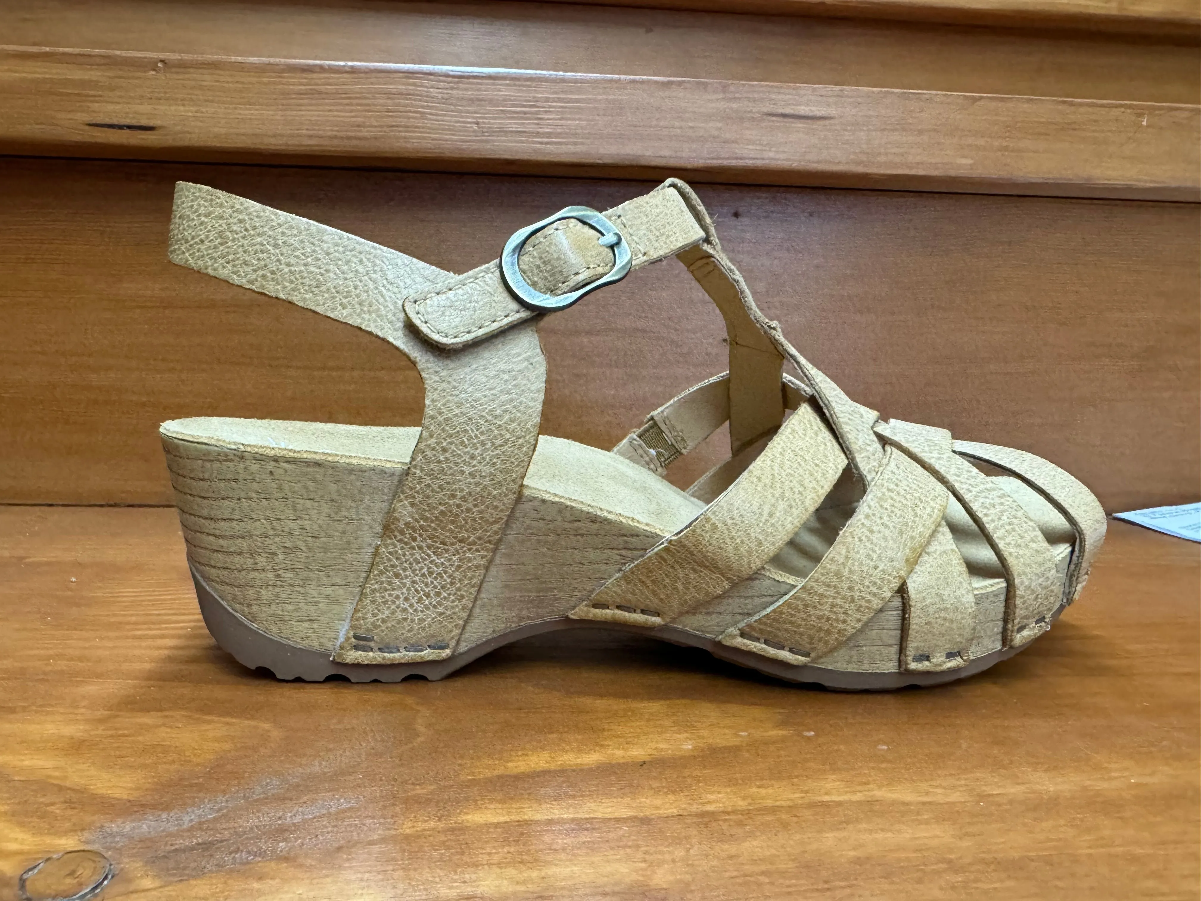 Dansko Tinley Tan Leather