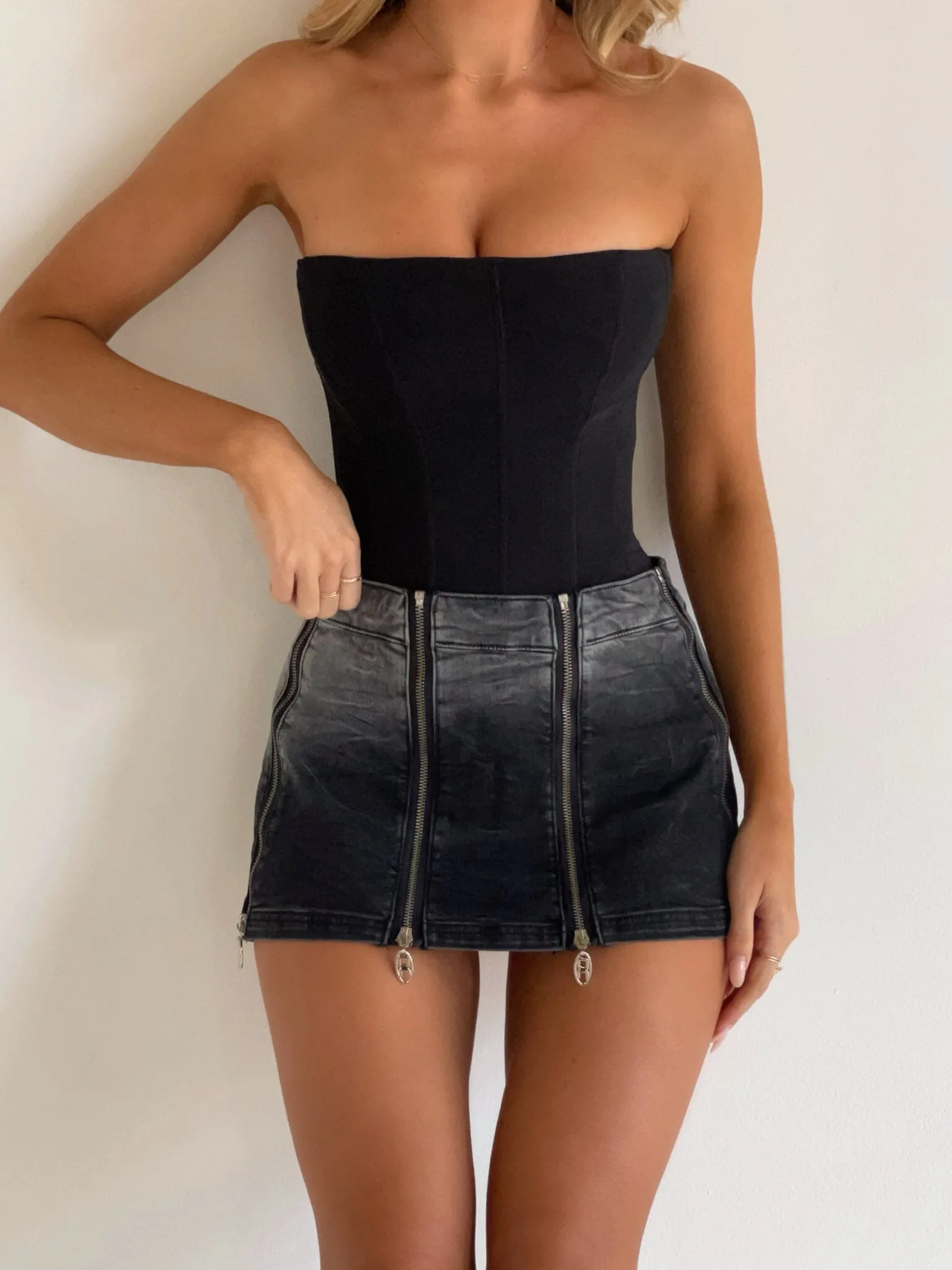 ELESTRIA MINI SKIRT BLACK