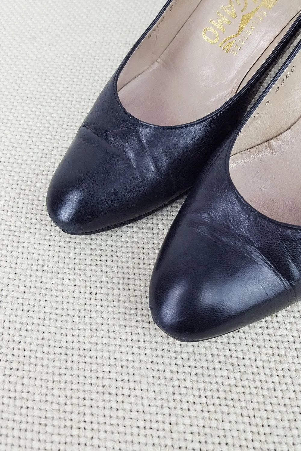 VINTAGE SALVATORE FERRAGAMO Black Leather Pumps (5.5 C)